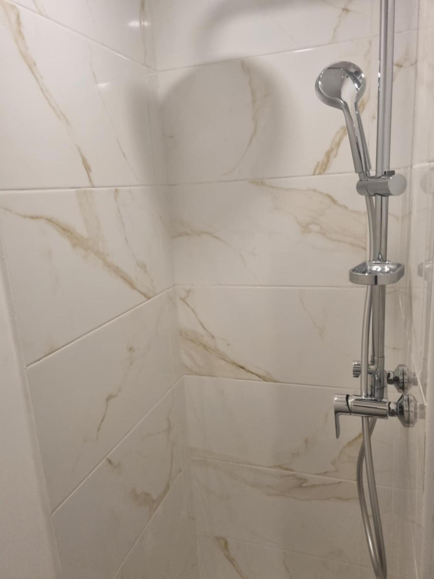 Chambre Privative Renove 2024, Climatisation, Tramway Sur Place , 12 Min Centre, 16 Min Plage, Apercu Lateral Mer, 2 Wc Avec 2 Salle De Bain, Private Room Renovated 2024, Air-Conditioned , Tram On Spot, 2 Toilets And 2 Bathrooms Νίκαια Εξωτερικό φωτογραφία