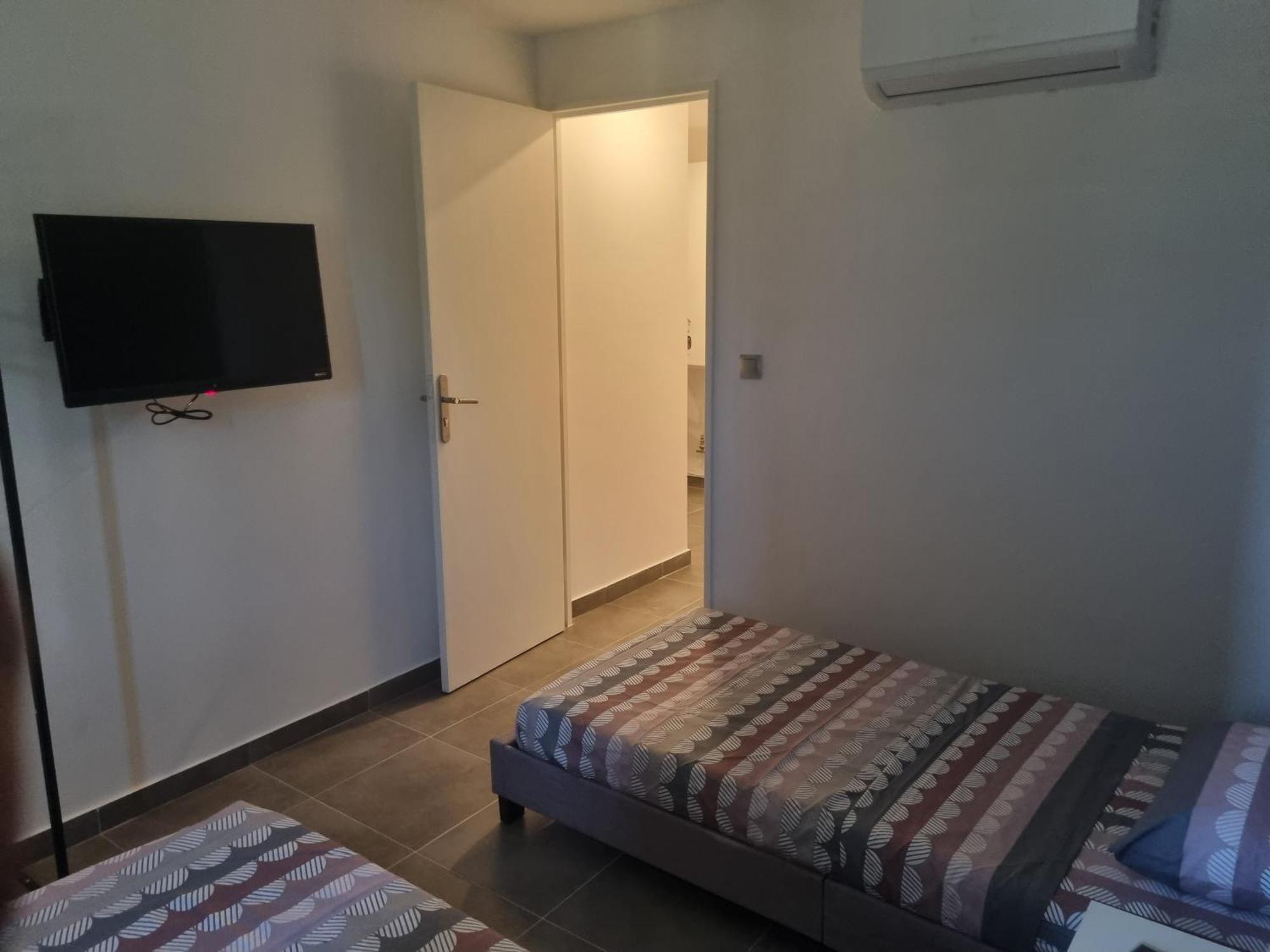 Chambre Privative Renove 2024, Climatisation, Tramway Sur Place , 12 Min Centre, 16 Min Plage, Apercu Lateral Mer, 2 Wc Avec 2 Salle De Bain, Private Room Renovated 2024, Air-Conditioned , Tram On Spot, 2 Toilets And 2 Bathrooms Νίκαια Εξωτερικό φωτογραφία