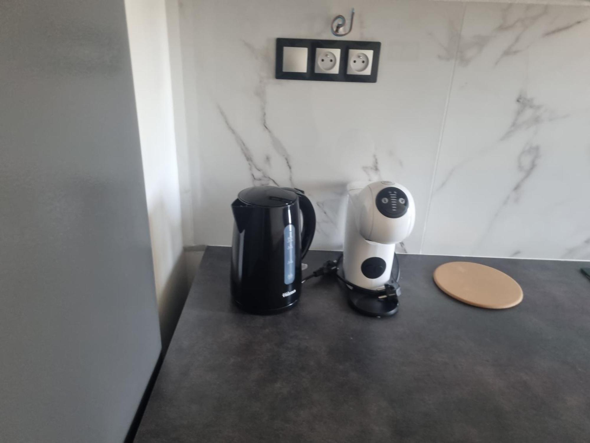 Chambre Privative Renove 2024, Climatisation, Tramway Sur Place , 12 Min Centre, 16 Min Plage, Apercu Lateral Mer, 2 Wc Avec 2 Salle De Bain, Private Room Renovated 2024, Air-Conditioned , Tram On Spot, 2 Toilets And 2 Bathrooms Νίκαια Εξωτερικό φωτογραφία